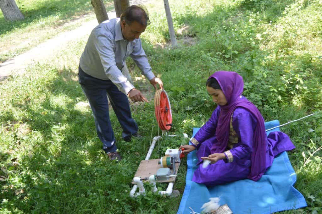 E-Charkha: Kashmiri Textile Engineer Develops A Boon - Digpu