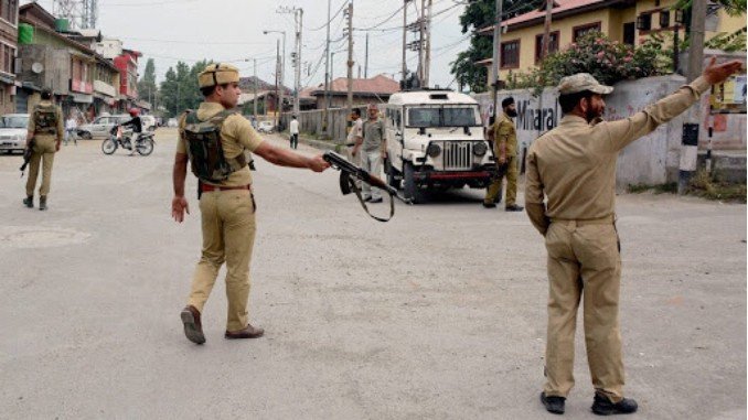 Srinagar police arrest 2 active LeT terrorists - Digpu