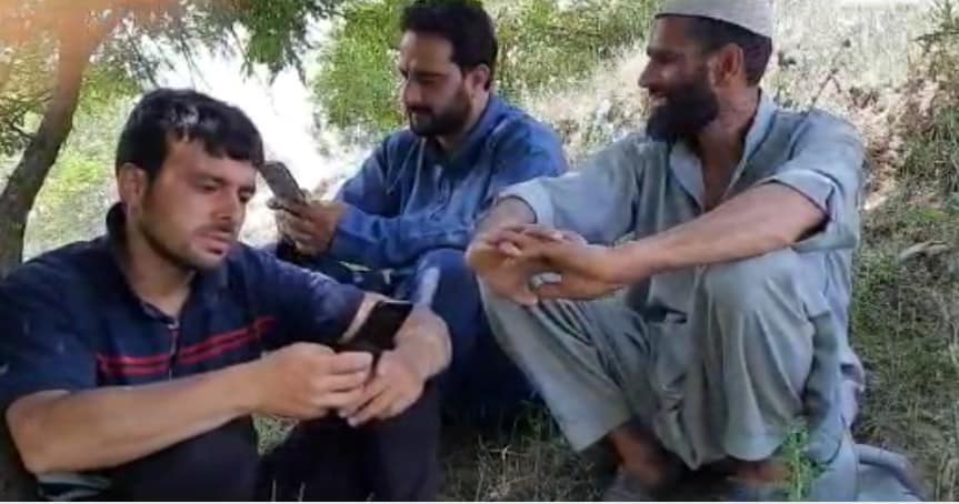 People using mobile internet amid gag in a Pulwama village bordering Budgam district