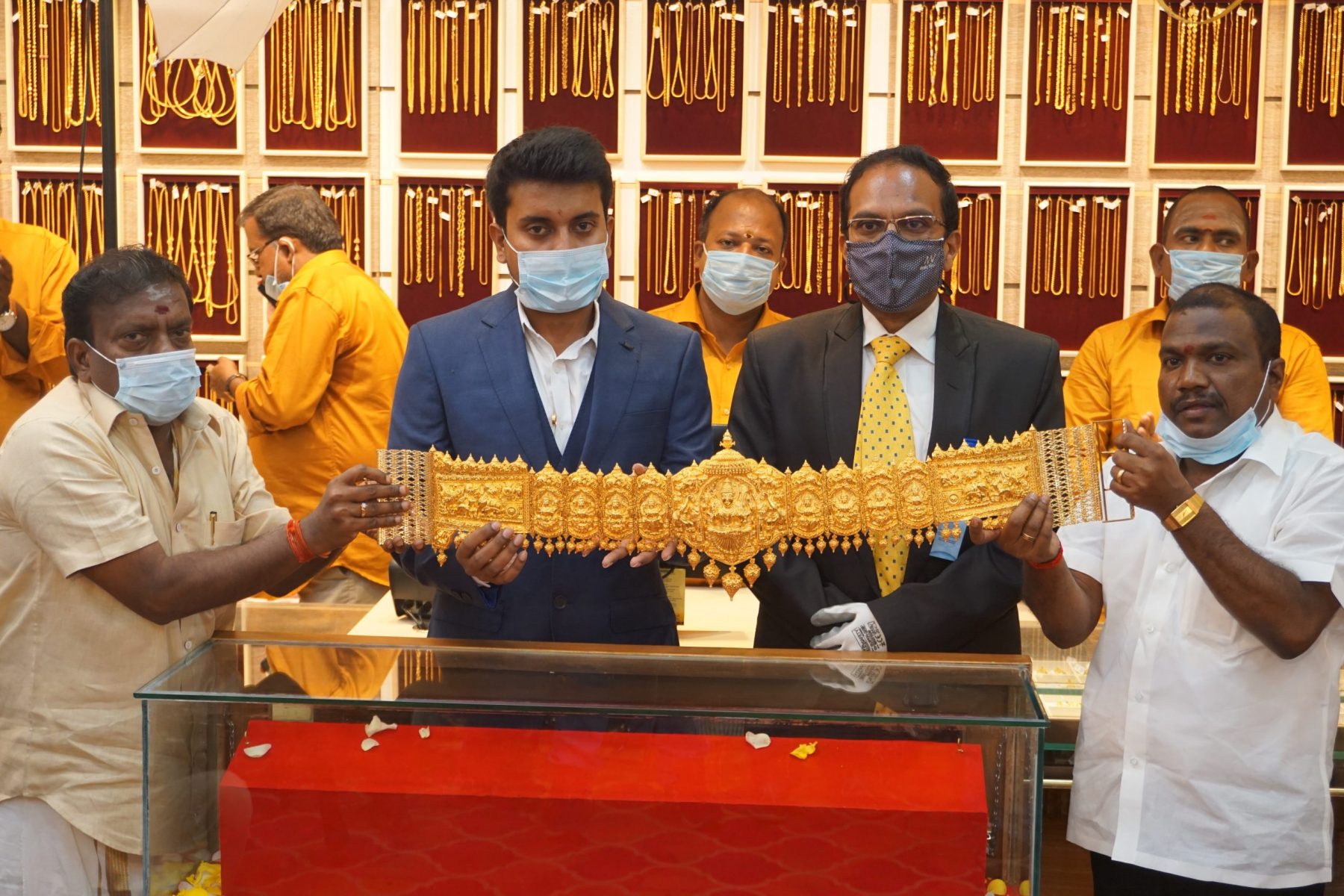 Sri Bhuvanesvari Thangamaligai in Tamil Nadu Creates a New World Record by making the World’s Largest Gold Girdle - Digpu News