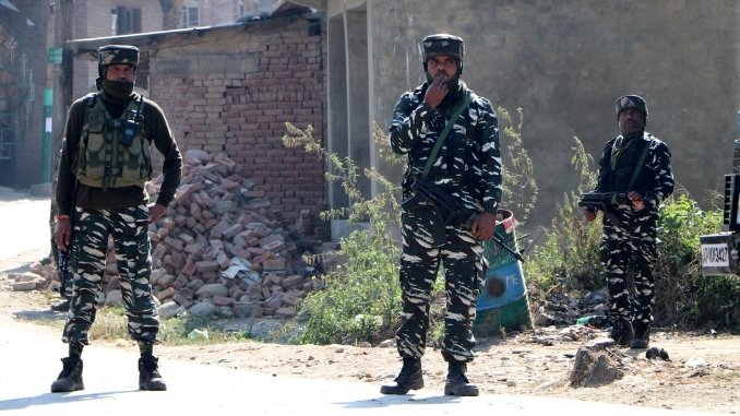Kashmir News - Gunfight in southern Kashmir leaves three Hizb militants dead