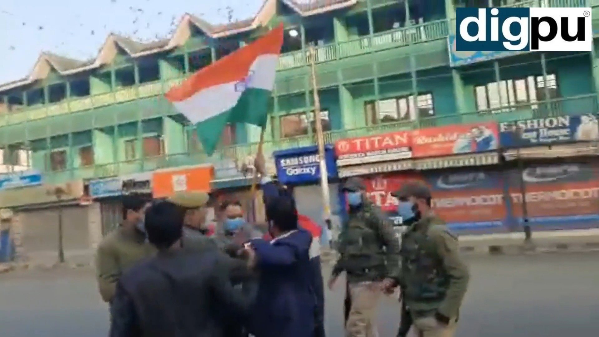 Three BJP leaders detained for hoisting tricolour at Srinagar’s Lal Chowk - Digpu News