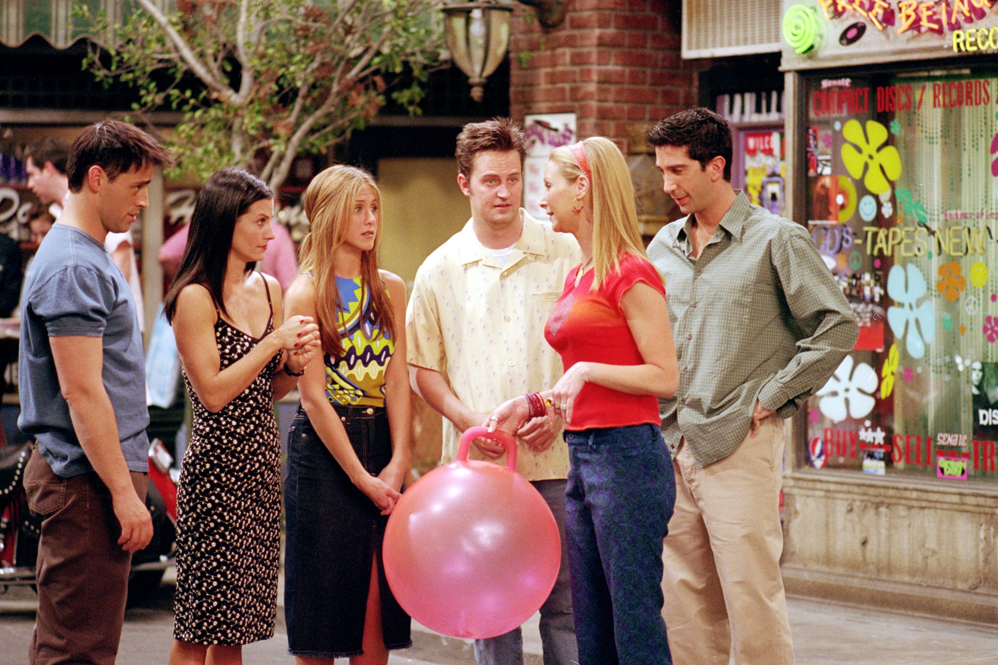 90’s Top TV show 'Friends' would continue to air on Nick at Nite
