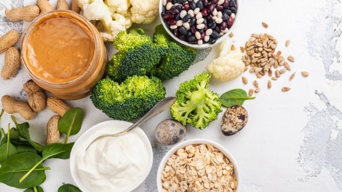 While following a vegetarian diet can be healthy, it has to be ensured that enough important nutrients like calcium, B12 vitamin, zinc, iron are included