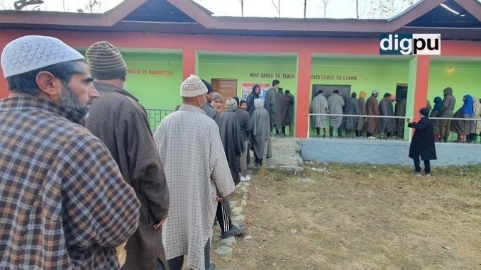 With DDC Elections 2020 exit polls prohibited, J&K records 39.34% voting till 1 PM -Digpu