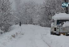 Flights cancelled; highway closed due to incessant snowfall in Kashmir - Digpu News