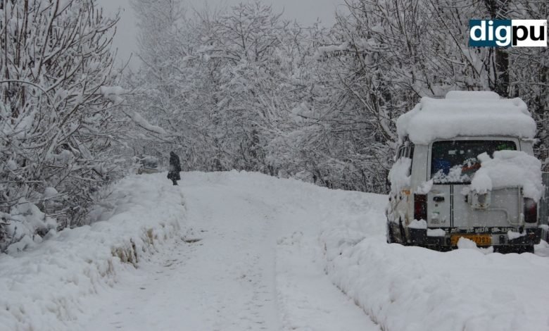 Flights cancelled; highway closed due to incessant snowfall in Kashmir - Digpu News