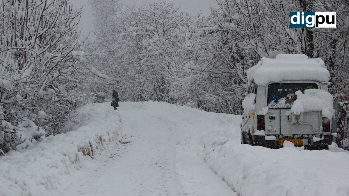 Flights cancelled; highway closed due to incessant snowfall in Kashmir - Digpu News