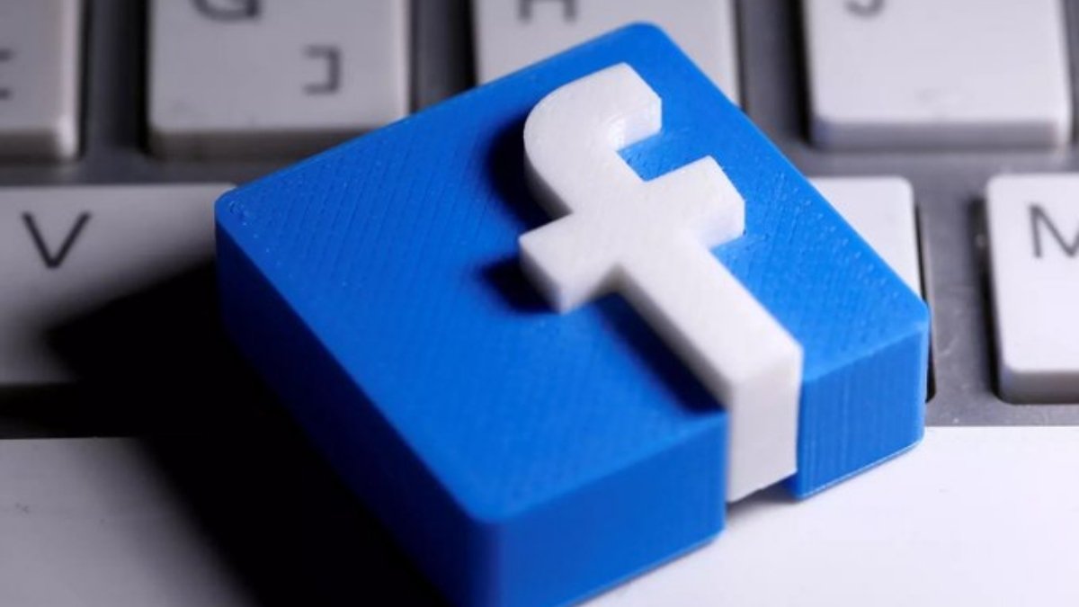 Facebook users forced to log out unexpectedly due to 'configuration change'