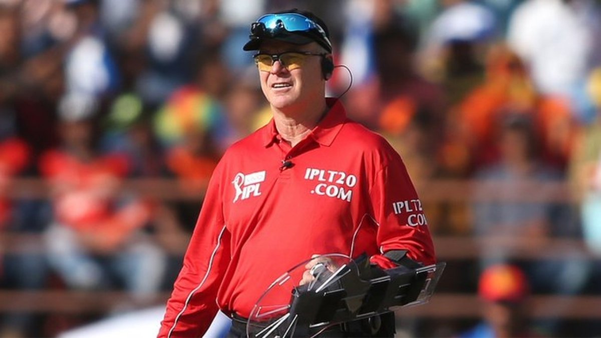 Umpire Oxenford to retire from international cricket
