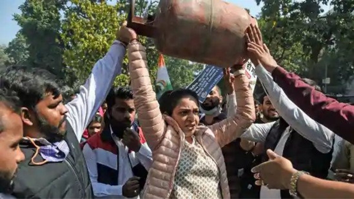 Congress organises protests in MP, Rajasthan, Delhi against fuel price hike - Digpu