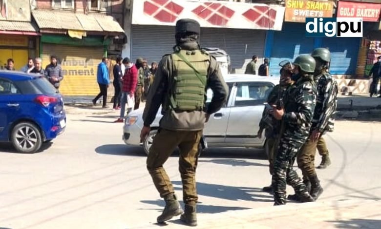 Two policemen killed in militant attack in Srinagar - Digpu News