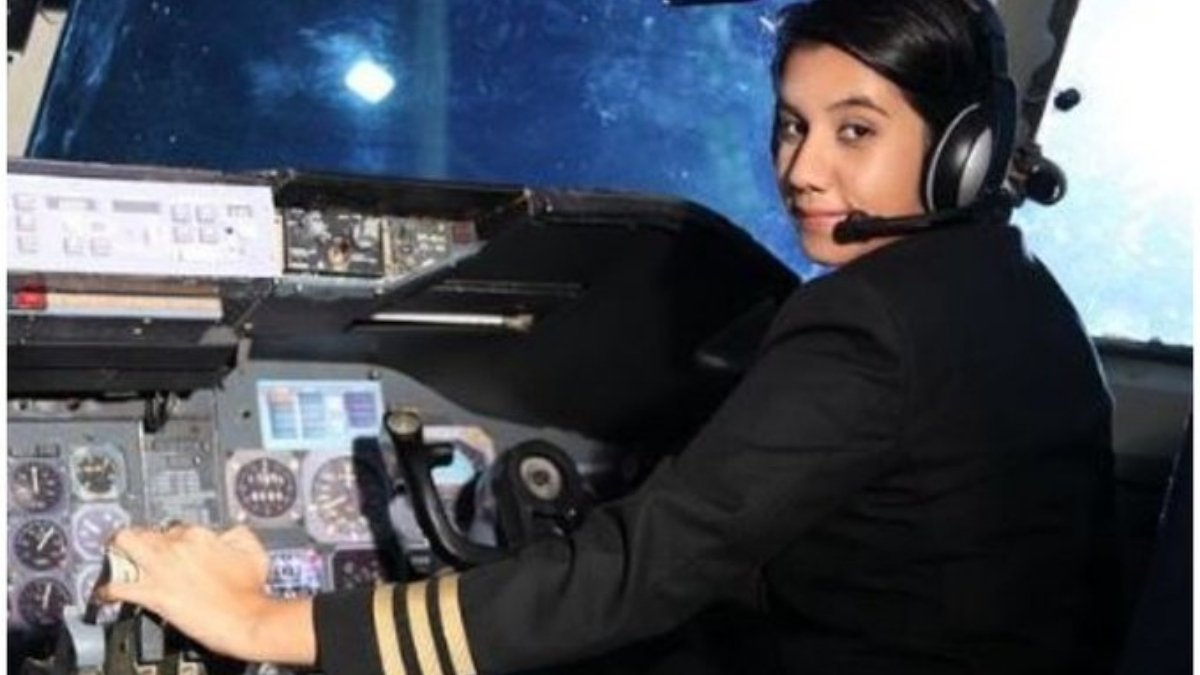 Ayesha Aziz India's youngest female pilot