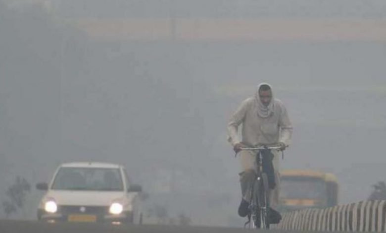 AQI remains in 'very poor' category as dense fog engulfs parts of Delhi Digpu