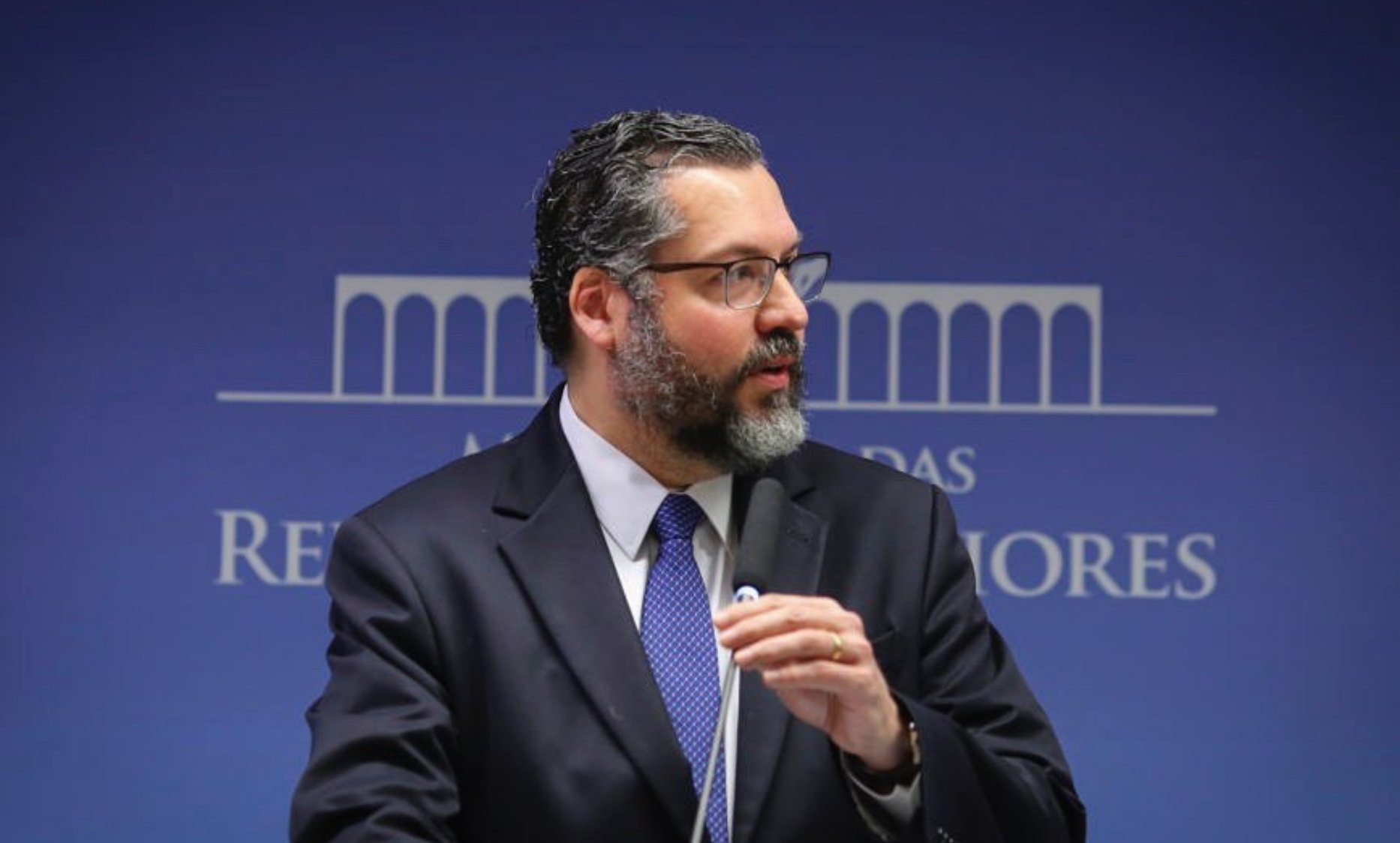Brazilian foreign minister Ernesto Araujo resigns after criticism over vaccine shortage - Digpu News