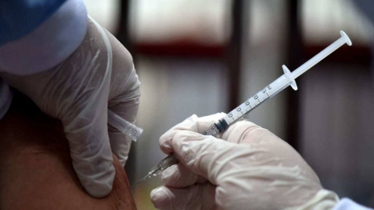 4 people fall ill after receiving China's Sinovac vaccine jabs