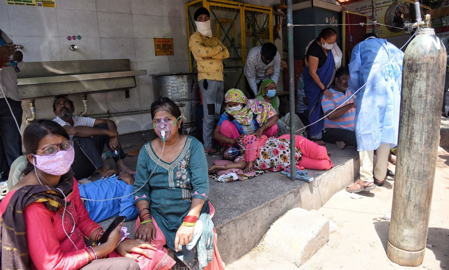 Delhi Hospitals helpless; Undeclared emergency takes country by storm - COVID-19 News - Digpu News