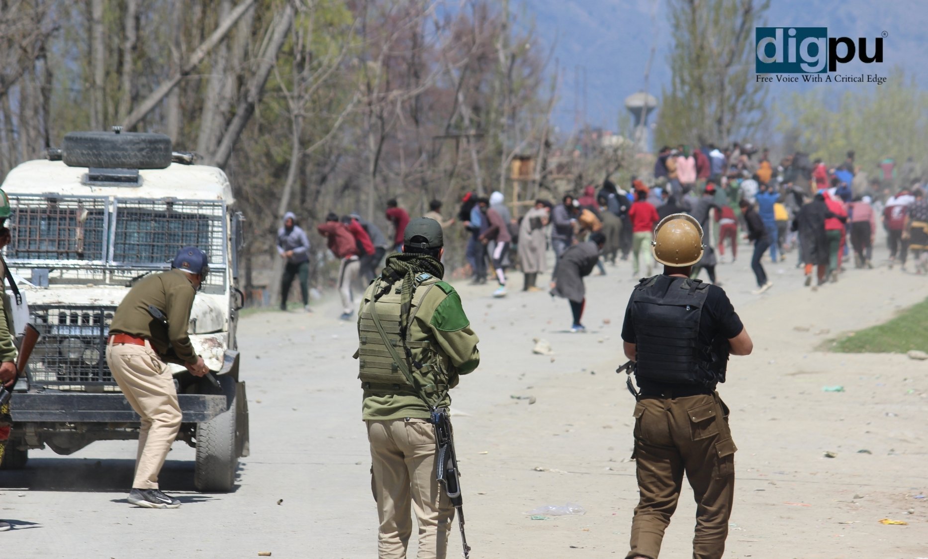 Three local militants gunned down in southern Kashmir 