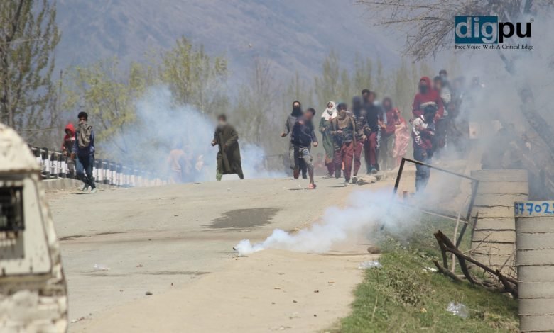 Three local militants gunned down in southern Kashmir