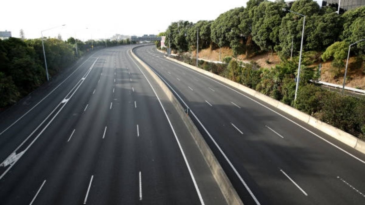 Construction of National Highways touches 37 km per day, informs ministry