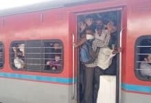 Migrant labourers leave Mumbai in packed trains fearing lockdown