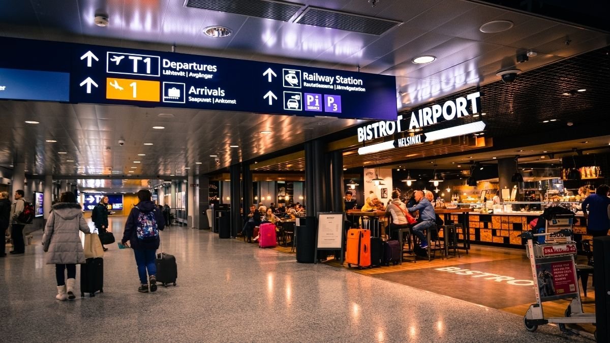 According to Fitch, global airport traffic rebounds but recovery years away (1)