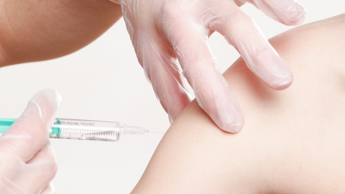 Delhi Govt demands for centralized COVID vaccine procurement, allotment (1)