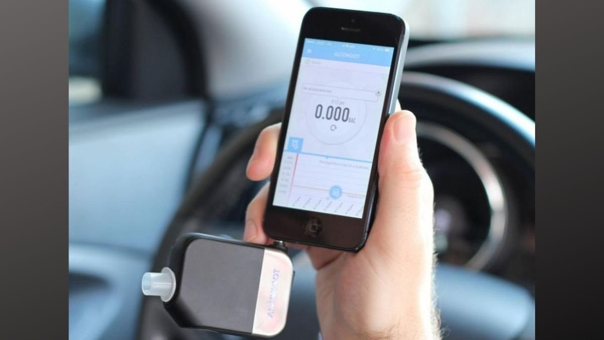 Smartphone breathalyzer alcohol