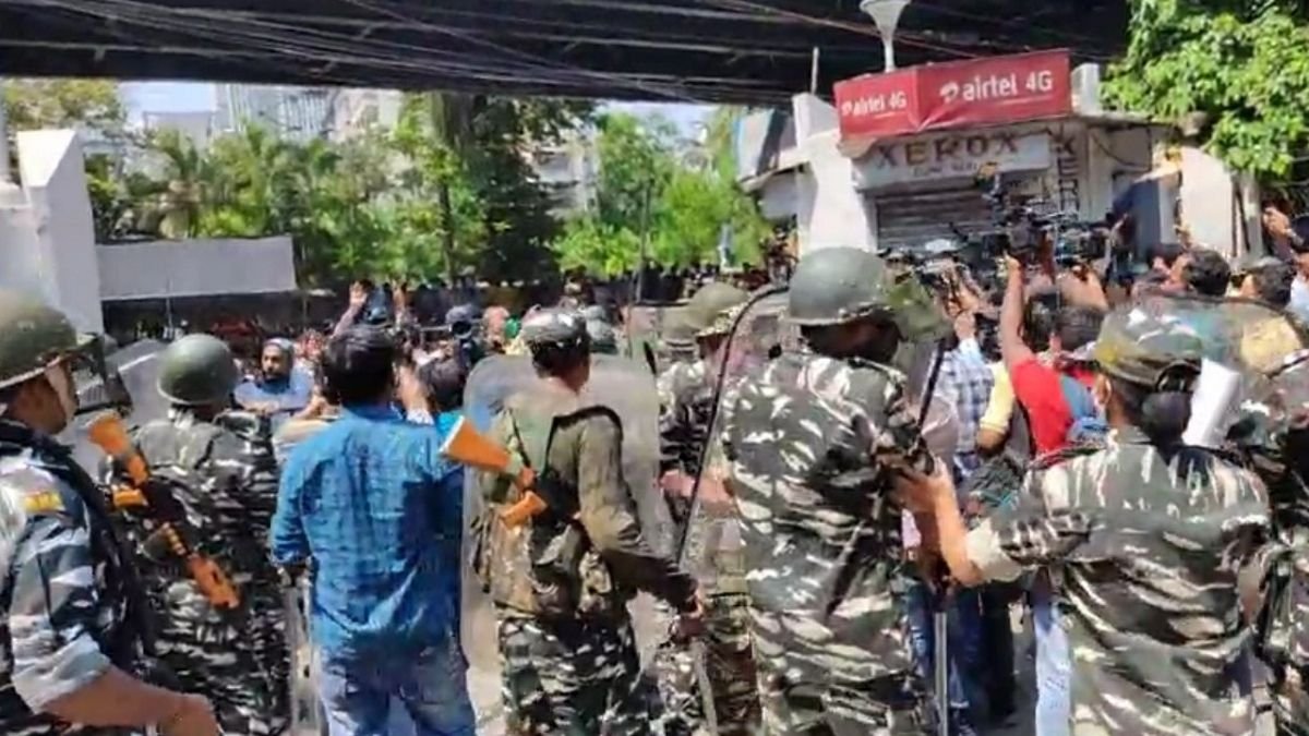 Stage a protest outside CBI office in Kolkata by TMC supporters