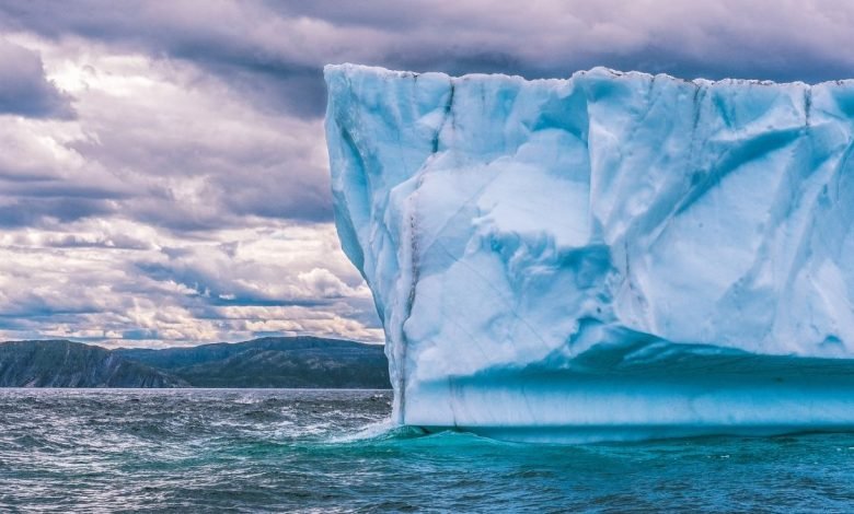 Worlds largest iceberg breaks off Antarctica (2)