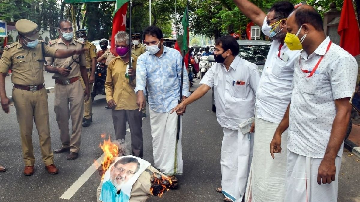 Lakshadweep residents sit on 12hrs hunger strike against the alleged anti-people policies (4)