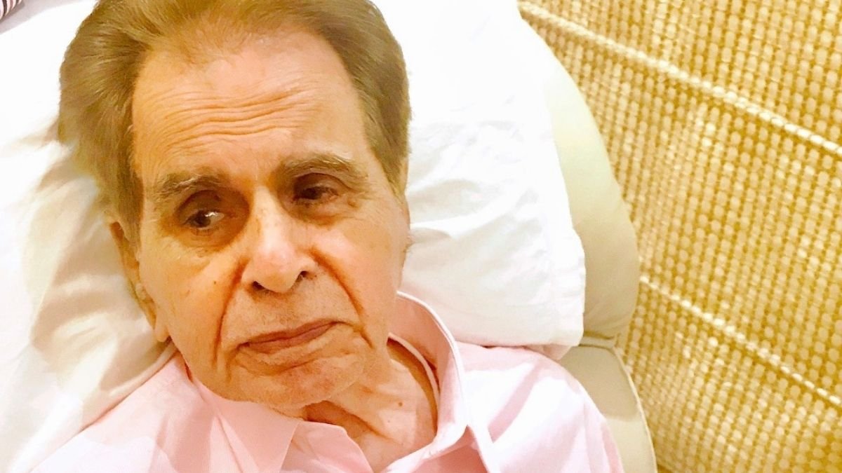 The Indian film industry have taken to social media for Dilip Kumars speedy recovery (1)