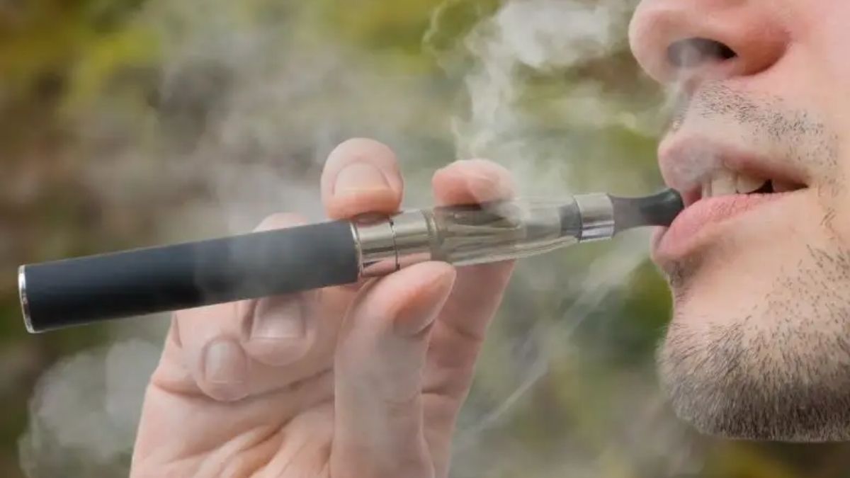 E-cigarettes more helpful than nicotine replacement treatments for dependent smokers: Study