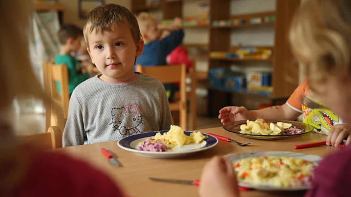 Longer lunch breaks can encourage kids to eat more fruits, vegetables