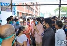 Aaditya Thackeray paid a visit to vaccination center in Dharavi