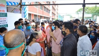 Aaditya Thackeray paid a visit to vaccination center in Dharavi