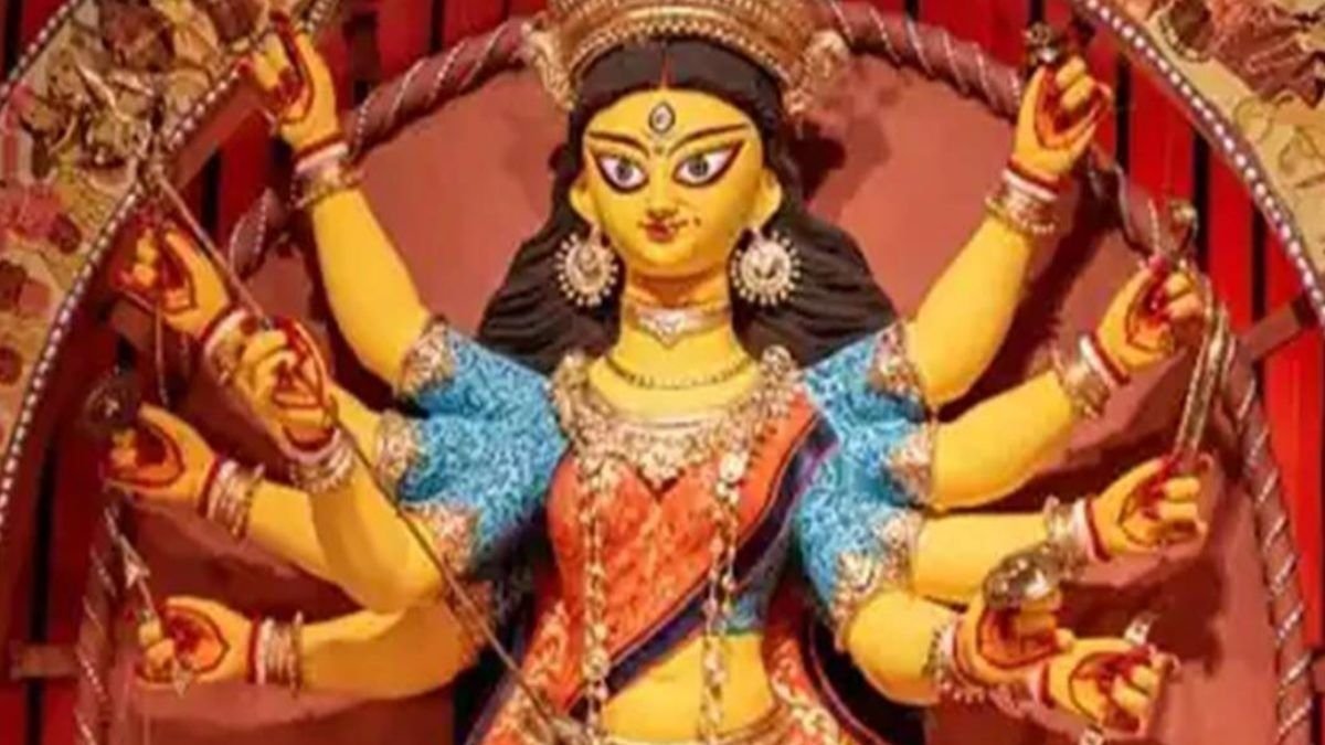 Bengal: CM announces 50,000 rupees financial assistance to Durga Puja clubs, BJP calls it a violation of MCC norms