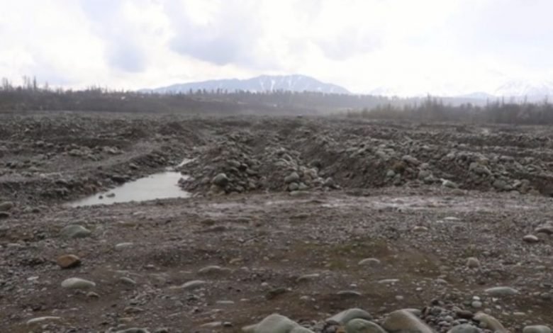 Illegal mining rife in Shandran Nallah of southern Kashmir