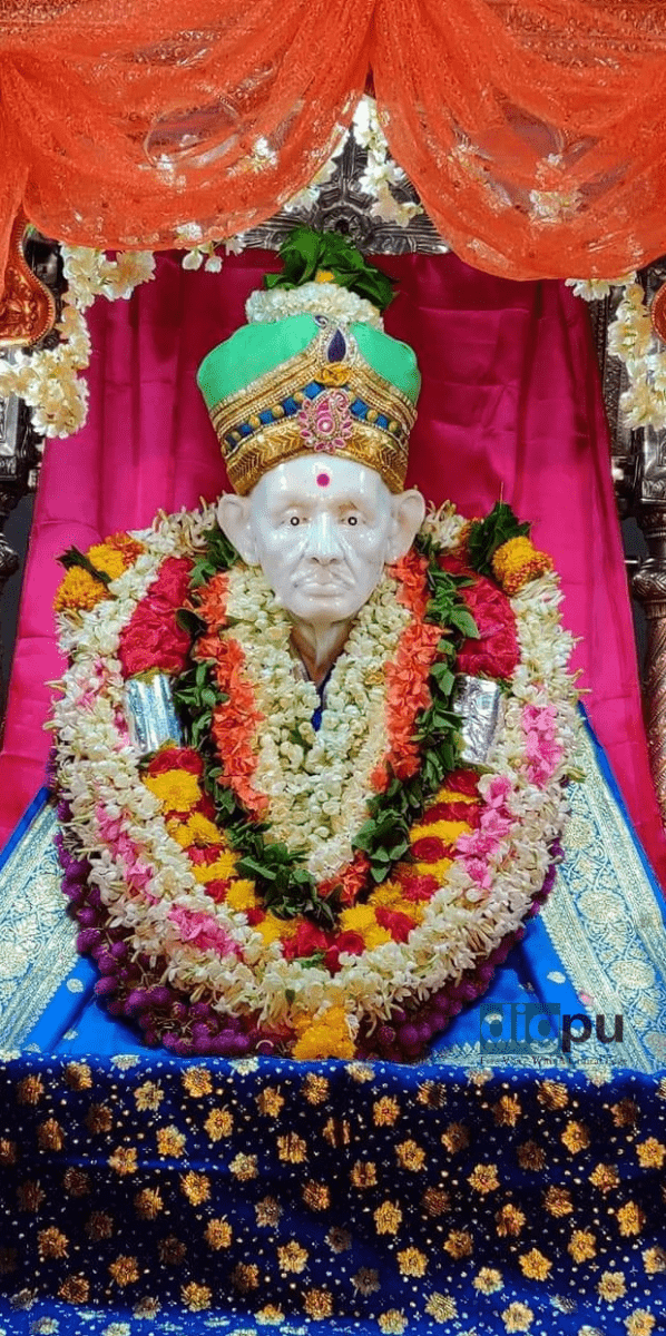 Shri Siddharudha Swamy Math in Hubli attracts devotees from all over