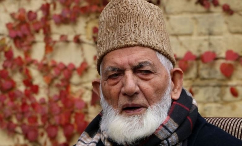 Strict curfew, communication shutdown in Kashmir after Syed Ali Shah Geelani’s death