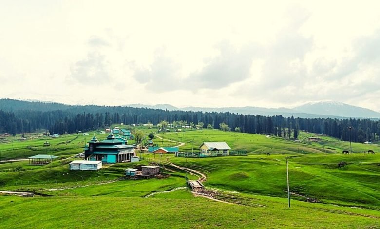 Tourist destination Yousmarg in Kashmir valley