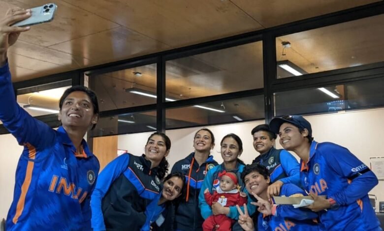 Indian women cricketers with baby fatima