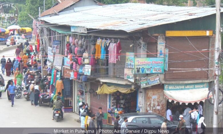 Markets in Kashmir bustling with customers in readiness for Eid-ul-Fitr