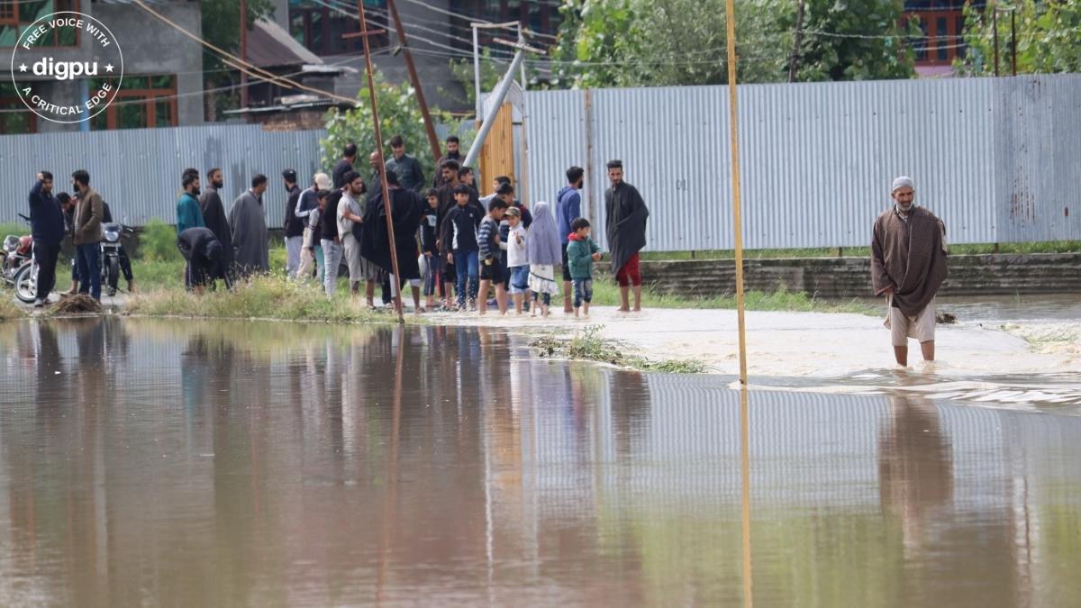 J&K witnesses landslides, flash floods due to incessant rains