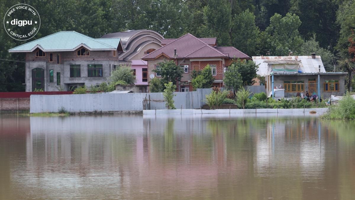 J&K witnesses landslides, flash floods due to incessant rains