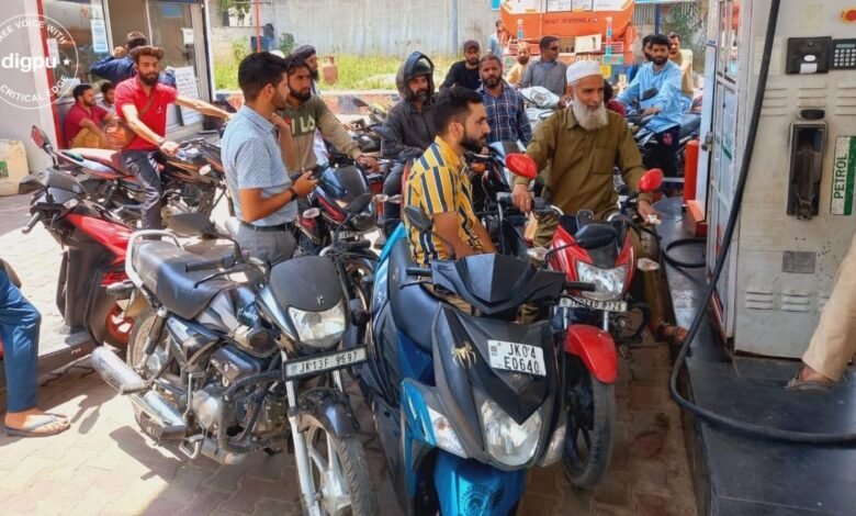 Vehicle owners make beeline to fuel stations in Kashmir