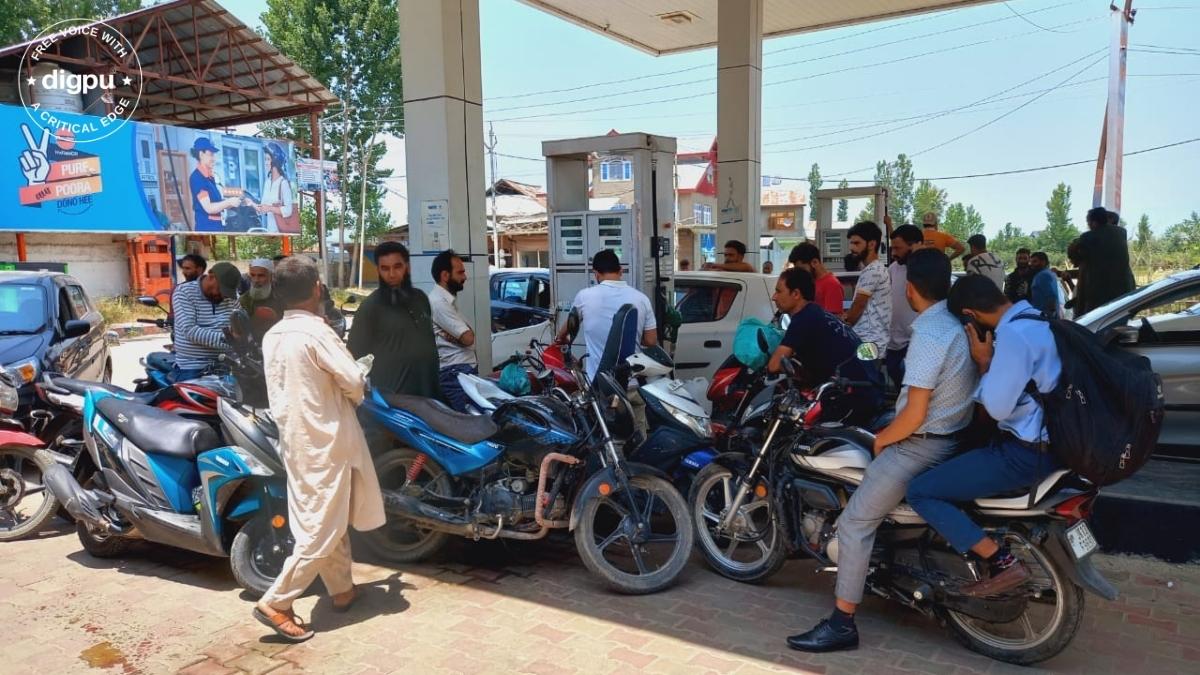 Vehicle owners make beeline to fuel stations in Kashmir