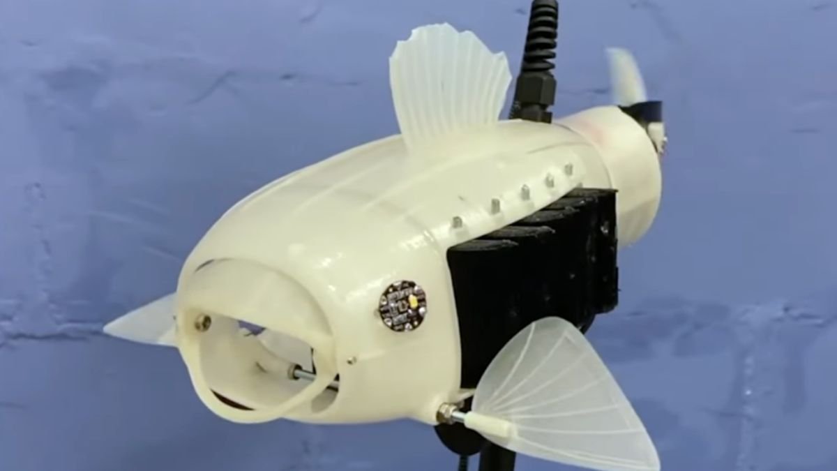 The light-activated fish robot designed to collect microplastics