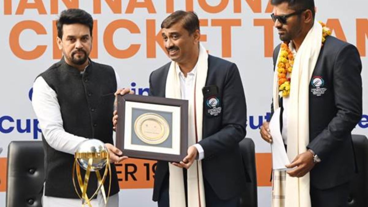 Union Sports Minister Shri Anurag Singh Thakur felicitates the T20 World Cup 2022 winning Indian Blind Cricket team