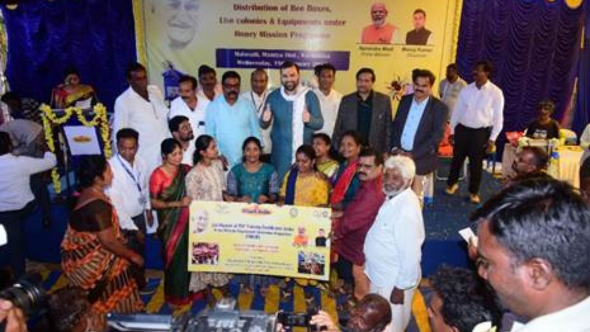 KVIC Initiative- Chairman distributes 300 Bee-boxes at Malavalli District, Karnataka